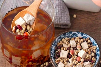 赤小豆薏米茯苓芡实煮水喝