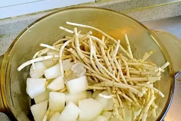 冰糖雪梨鱼腥草一起熬