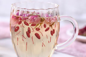 藏红花玫瑰花枸杞一起泡水