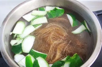 冬瓜皮玉米须煮水