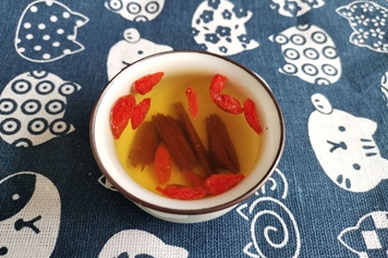 斗龙芝枸杞泡水