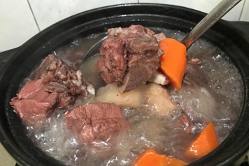 粉葛红萝卜猪骨汤