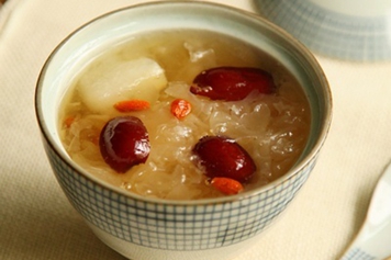 银耳炖红枣