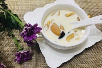 鱼胶炖牛奶