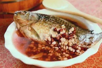 鲫鱼煲赤小豆
