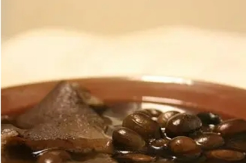 猪皮黑豆汤