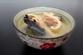 乌鸡猪肚汤