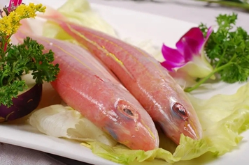 红三鱼