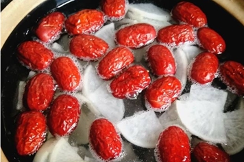 白萝卜红枣煮水