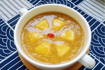 小米粥加香蕉