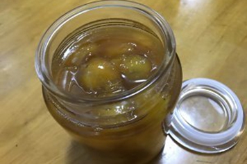 盐腌制青梅泡水喝