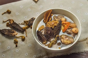 羊肚菌炖瘦肉