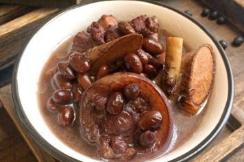 猪尾巴黑豆汤