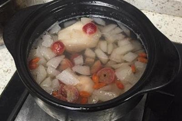 白萝卜红枣山楂在一起吃