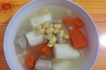 白萝卜黄豆猪骨汤