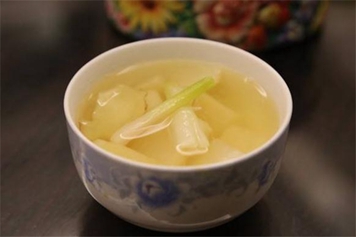 白萝卜生姜葱白煮水