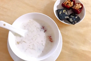 阿胶冲牛奶