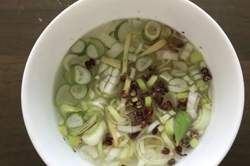 大葱生姜花椒煮水