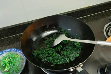 车前草和艾叶一起煮