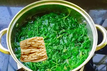 艾叶和鱼腥草一起煮水喝