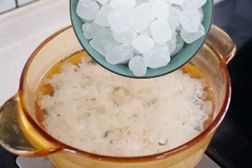 冰糖雪耳糖水