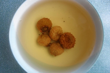 刺李子干果泡水