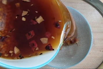 大米生姜红枣炒熟泡水