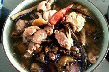 臭黄荆根炖老鸭子