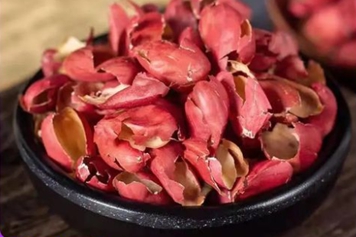 红色花生皮