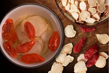 花旗参与枸杞子一起泡水