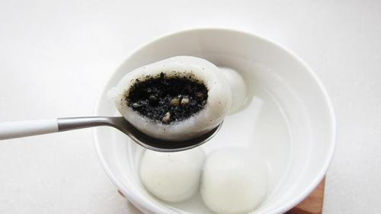 黑芝麻汤圆
