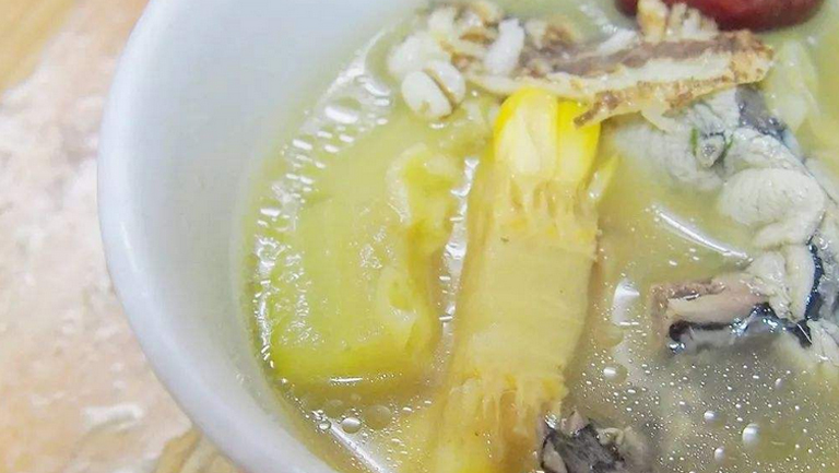 墨鱼鸡汤