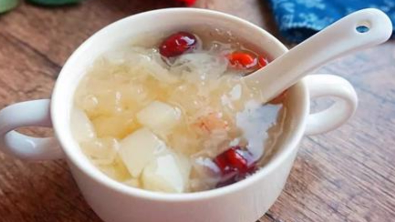 银耳雪梨汤