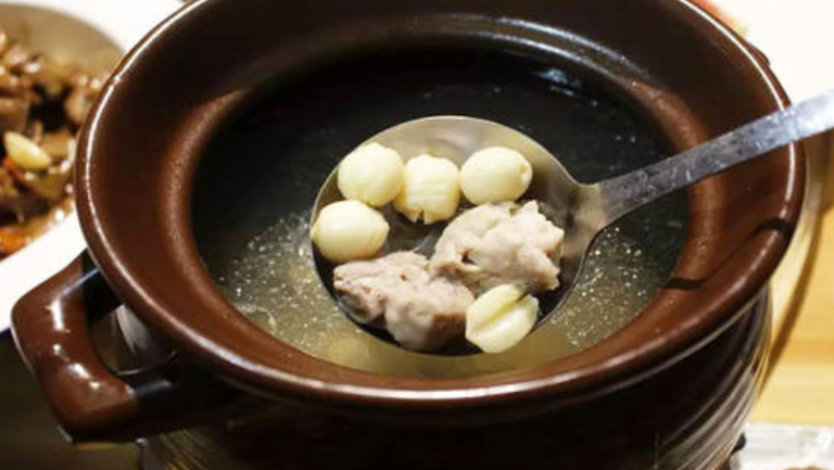 莲子排骨汤