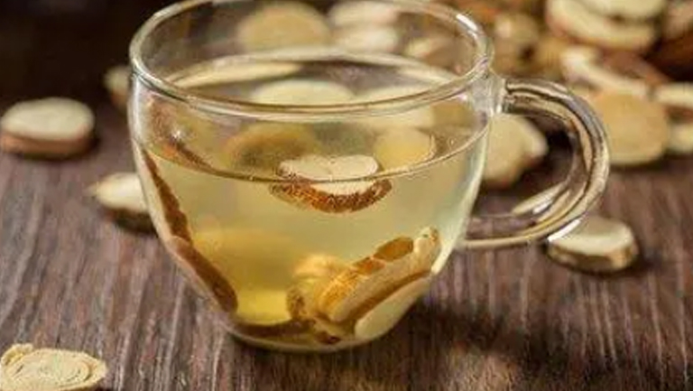 黄芪桂圆干泡水