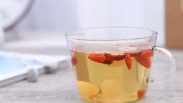 白茶泡枸杞