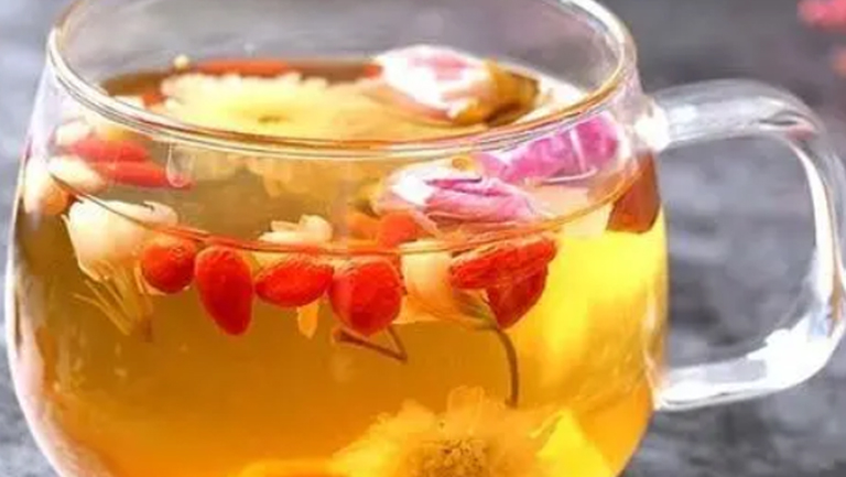 枸杞大枣菊花泡水