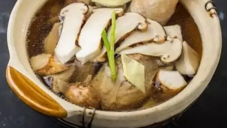 松茸炖鸡