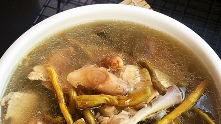 石斛花旗参麦冬炖鸡汤