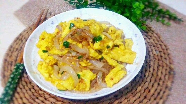 洋葱炒鸡蛋