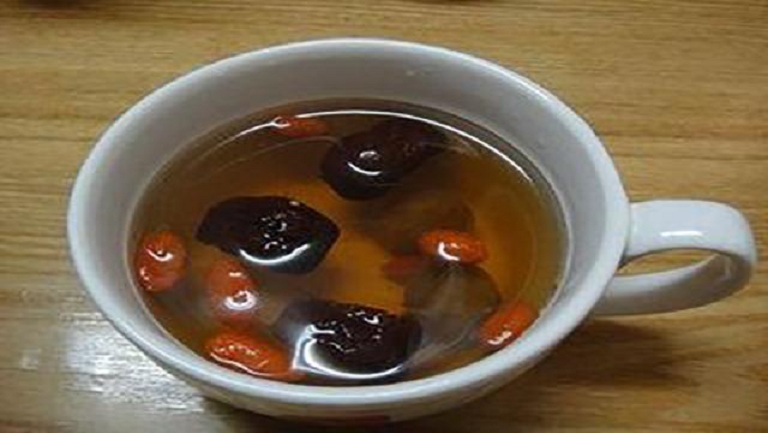 桂圆枸杞红枣泡水喝