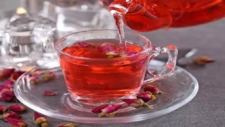 玫瑰花和蔓越莓泡水