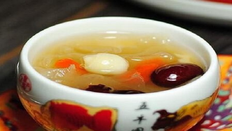 银耳红枣莲子汤