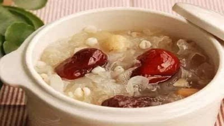 红枣和银耳煮粥