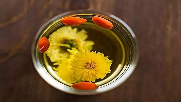 菊花加枸杞泡水喝