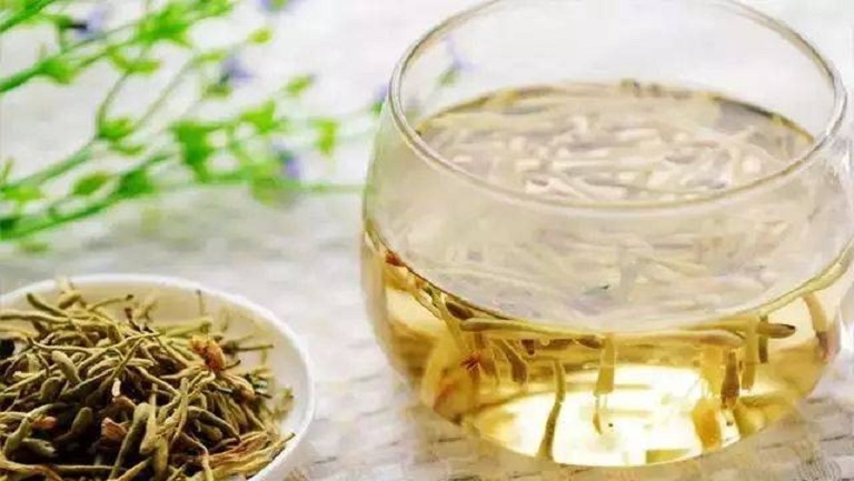 蒲公英和金银花泡水喝
