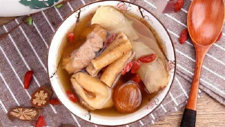 鱼胶炖排骨