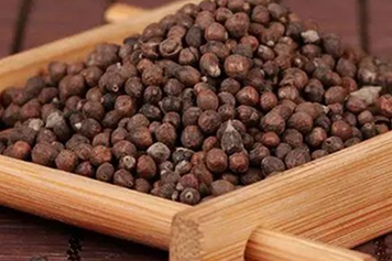 布惊仁