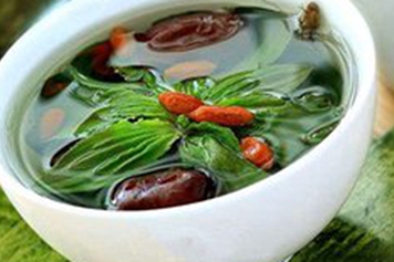车前草加红枣枸杞