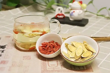 甘草黄芪枸杞泡水